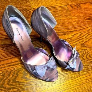 Beautiful purple heels with bow